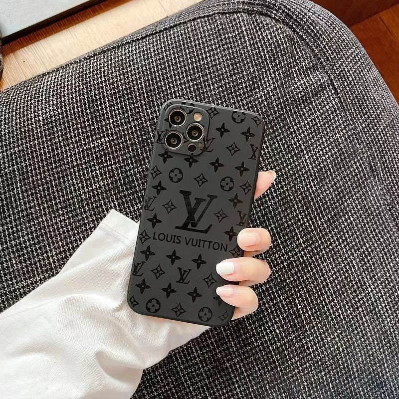 Louis Vuitton deslumbra con esta funda para iPhone: una inspiración en el  producto estrella de la firma
